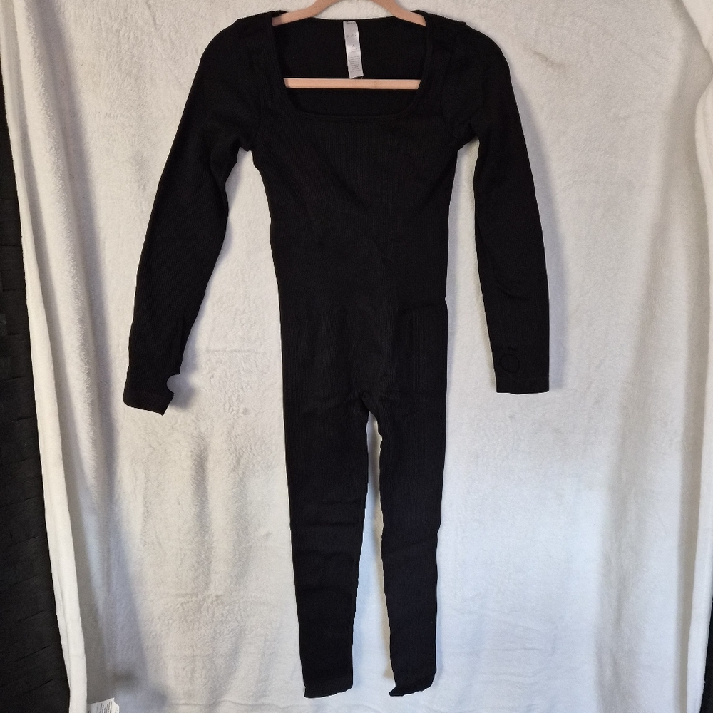 NWOT Soo Slick Womens Black Long Sleeve Jumpsuit Size Medium.